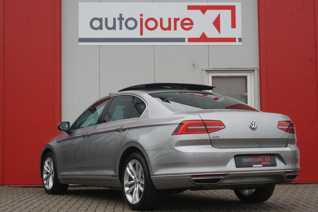 Volkswagen PASSAT 1.4 TSI GTE Connected Series Plus | Schuif-/kanteldak | Virtual Cockpit | ACC | Camera | Origineel NL |