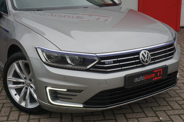 Volkswagen PASSAT 1.4 TSI GTE Connected Series Plus | Schuif-/kanteldak | Virtual Cockpit | ACC | Camera | Origineel NL |