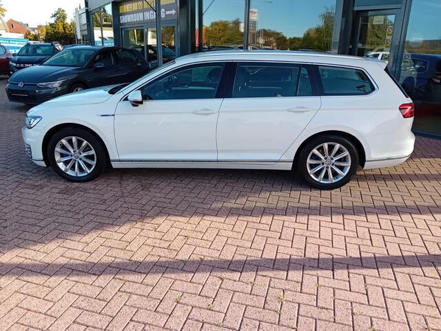 Volkswagen PASSAT Variant 1.4 TSI GTE Highline Automaat Hybride, Airco(automatisch), Multimediasysteem, Bluetooth, Navigatie, Parkeersensoren, Stoelverwarming, Cruise control adaptief, Dimlicht automatisch,Comfortstoel, Keyless go, Elektrische ramen en spiegels, Zeer nette