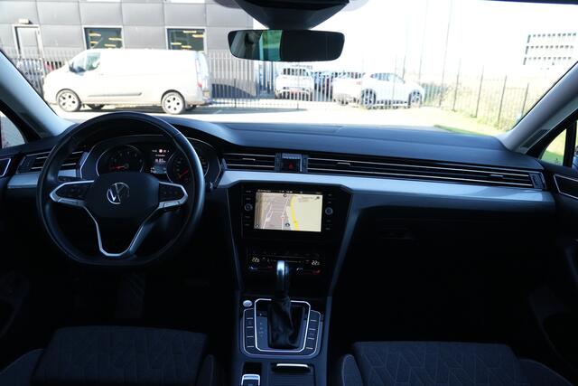 Volkswagen PASSAT Variant 1.5 eTSI Business 150pk Navigatie/Trekhaak/PDC