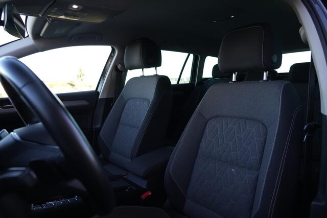 Volkswagen PASSAT Variant 1.5 eTSI Business 150pk Navigatie/Trekhaak/PDC