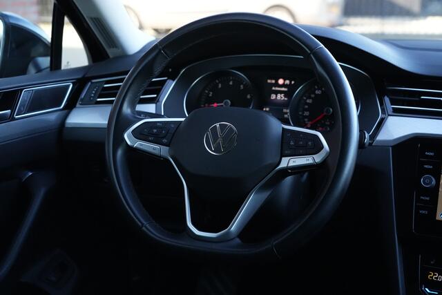 Volkswagen PASSAT Variant 1.5 eTSI Business 150pk Navigatie/Trekhaak/PDC