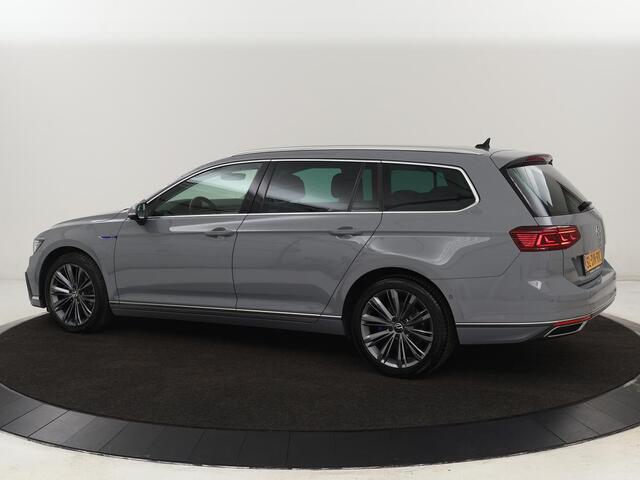 Volkswagen PASSAT 1.4 TSI PHEV GTE | Stoelverwarming | Massage | Leder/Alcantara | Camera | Carplay | Navigatie | Matrix LED | Adaptive cruise | Climate control | 18'' lichtmetalen velgen