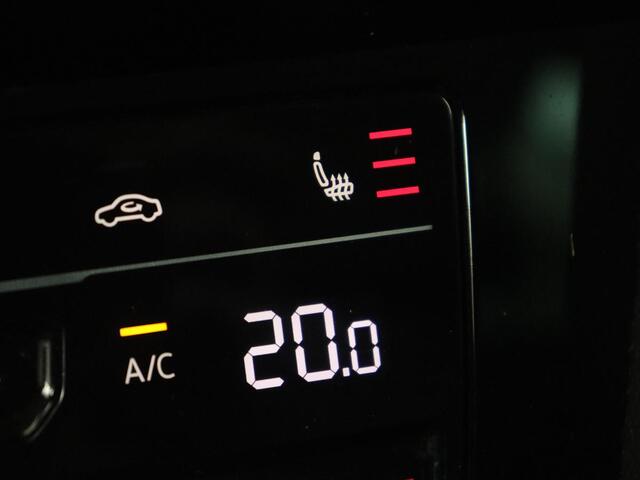 Volkswagen PASSAT 1.4 TSI PHEV GTE | Stoelverwarming | Massage | Leder/Alcantara | Camera | Carplay | Navigatie | Matrix LED | Adaptive cruise | Climate control | 18'' lichtmetalen velgen