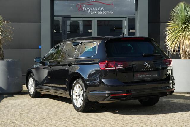 Volkswagen PASSAT Variant 1.5 eTSI Business Navigatie/Trekhaak/Parkeersensoren