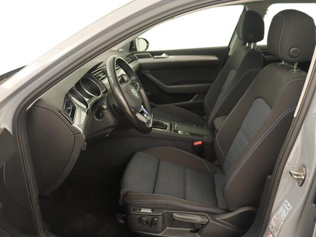 Volkswagen PASSAT 1.4 TSI PHEV GTE | Trekhaak | Stoelverwarming | Massage | Camera | Adaptive cruise | Carplay | Navigatie | Side Assist | Matrix LED | Plug In