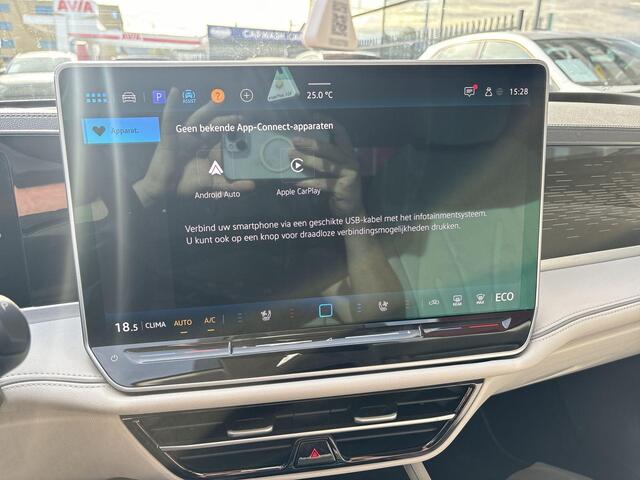 Volkswagen PASSAT Variant 1.5 272pk DSG eHybrid Elegance Business · Leder · Massage · Stoelventilatie · Elek. Trekhaak · Elek. Achterklep · Apple/Android Car Play · Navigatie · 18'' Inch ·