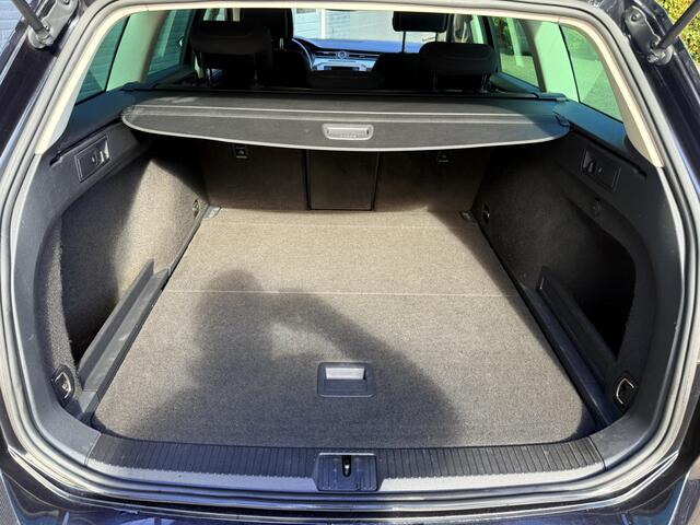 Volkswagen PASSAT Variant 1.6 TDI Connected Series Bj 2016 Navi,Cruise,Clima,18inch Dealer onderhouden