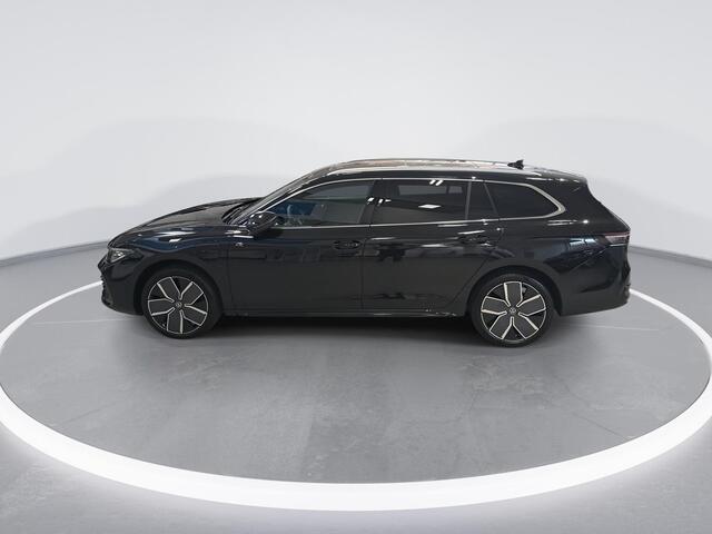 Volkswagen PASSAT Variant R-Line Edition 1.5 eHybrid 204 pk 6 versn. DSG · Multimedia pakket plus · High-end geluidsysteem 'Harman Kardon' · Prijs incl. inruilpremie ·