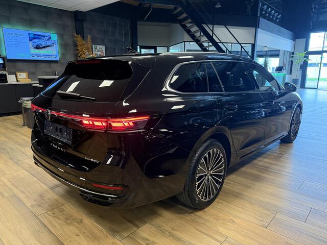 Volkswagen PASSAT Variant 1.5 eHybrid Elegance Business PHEV |MASSAGESTOELEN|TREKHAAK||NAVI|