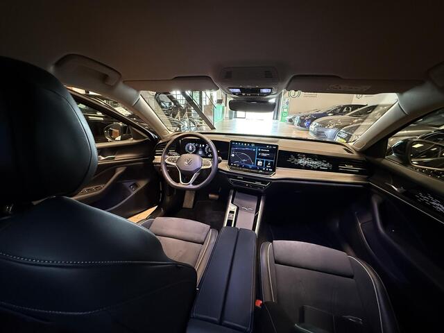 Volkswagen PASSAT Variant 1.5 eHybrid Elegance Business PHEV |MASSAGESTOELEN|TREKHAAK||NAVI|