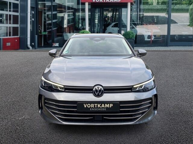 Volkswagen PASSAT 1.5 TSI E-HYBRID BUSINESS TREKHAAK/CAMERA/NAVI/CARPLAY/ACC/STOEL