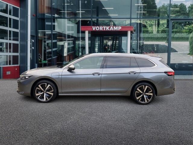 Volkswagen PASSAT 1.5 TSI E-HYBRID BUSINESS TREKHAAK/CAMERA/NAVI/CARPLAY/ACC/STOEL