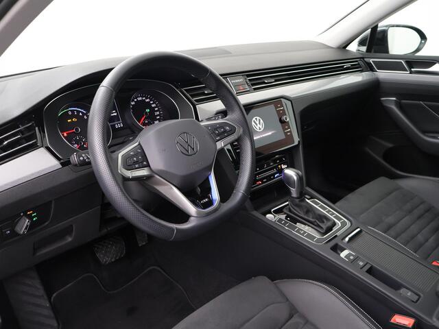 Volkswagen PASSAT Variant 1.4 TSI PHEV GTE Business | 218 PK | SoH 91% | Adaptive cruise control | Achteruitrijcamera | Dodehoek sensor |
