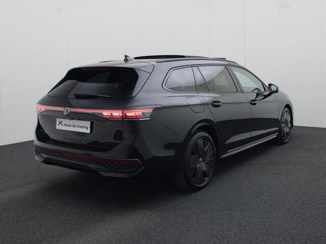 Volkswagen PASSAT Variant 1.5eHybrid 200kW/272PK R-Line Blackstyle DSG · Panoramadak · Trekhaak · 360°Camera + Parkeersensoren · Garantie tot januari 2030 of 100000km.