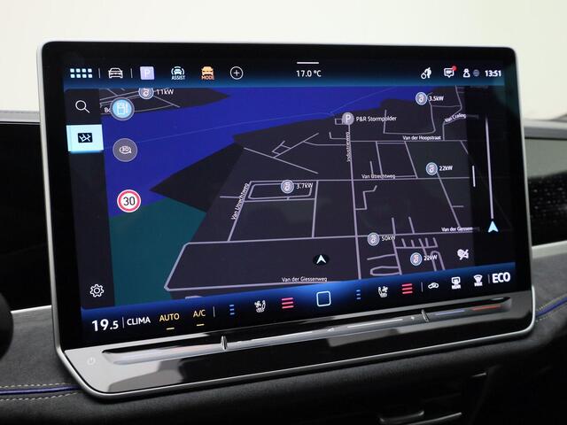 Volkswagen PASSAT Variant 1.5eHybrid 200kW/272PK R-Line Blackstyle DSG · Panoramadak · Trekhaak · 360°Camera + Parkeersensoren · Garantie tot januari 2030 of 100000km.