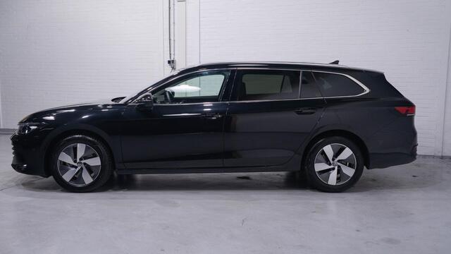 Volkswagen PASSAT Variant 1.5 eTSI Business Trekhaak IQ Drive Apple Carplay Winterpakket 360 Camera Akoestisch pakket