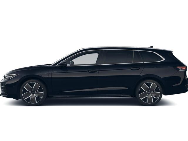 Volkswagen PASSAT R-Line Edition 1.5 eHybrid 204 PK | Panoramadak | Trekhaak | 360 Camera | Sportstoelen | Stoel- & Stuurverwarming |