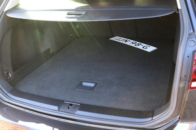 Volkswagen PASSAT 1.5 TSI HIGHLINE, trekhaak, JAAR BOVAG GARANTIE