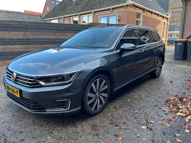 Volkswagen PASSAT Variant 1.4 TSI GTE Connected Series Plus Panorama dak ,donkere hemel,virtual cockpit,