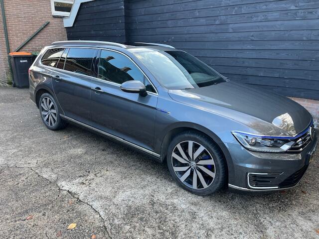 Volkswagen PASSAT Variant 1.4 TSI GTE Connected Series Plus Panorama dak ,donkere hemel,virtual cockpit,