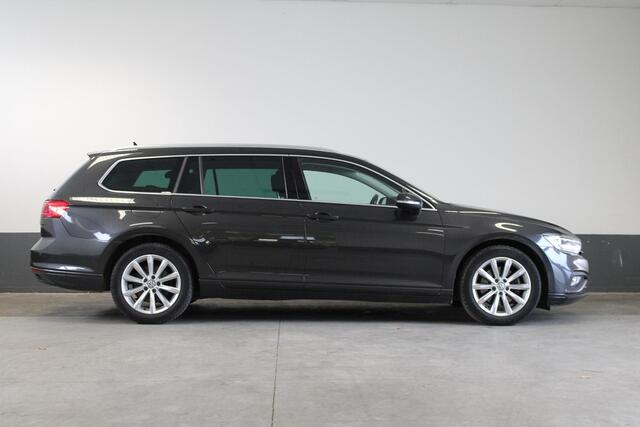 Volkswagen PASSAT Variant 1.5 TSI Business Navi - Matrix LED - Stoelverwarming - Trekhaak