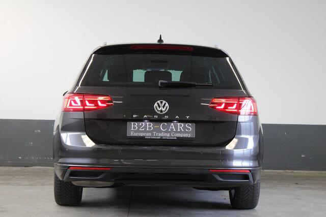 Volkswagen PASSAT Variant 1.5 TSI Business Navi - Matrix LED - Stoelverwarming - Trekhaak