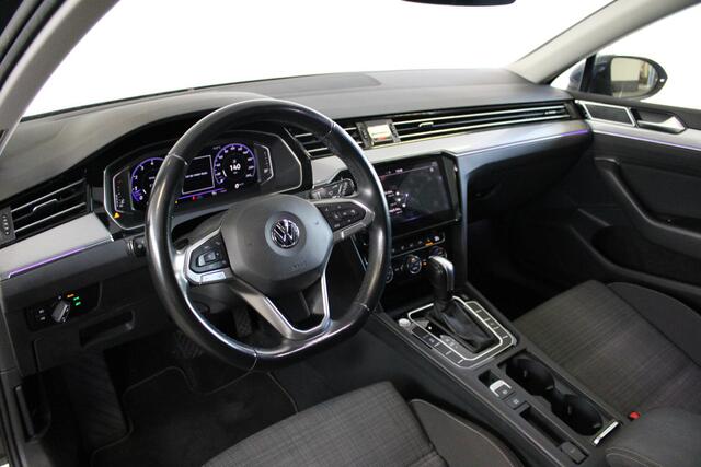 Volkswagen PASSAT Variant 1.5 TSI Business Navi - Matrix LED - Stoelverwarming - Trekhaak