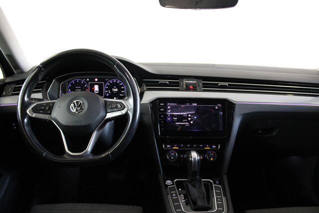 Volkswagen PASSAT Variant 1.5 TSI Business Navi - Matrix LED - Stoelverwarming - Trekhaak