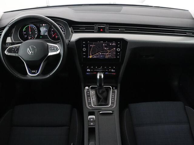 Volkswagen PASSAT 1.4 TSI PHEV GTE | Trekhaak | Stoelverwarming | Massage | Camera | Carplay | Adaptive cruise | Side Assist | Matrix LED | Navigatie | Parkeerhulp | Plug In
