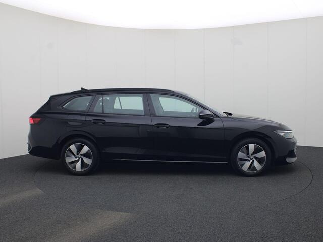 Volkswagen PASSAT Variant 1.5eTSI/150PK DSG · Navigatie · Camera · Stoel- & stuurverwarming · Apple/Android Car Play · Garantie tot mei 2026