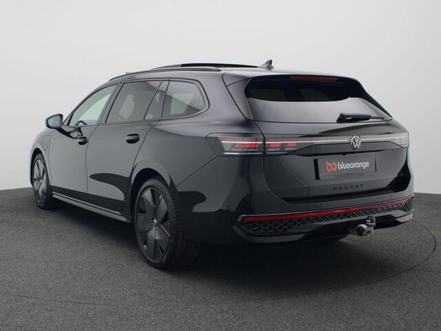 Volkswagen PASSAT Variant 1.5 eHybrid R-Line Edition 272PK DSG Matrix led, trekhaak, side assist, schuif-kanteldak, keyless, elek. bedienbare achterklep, stoelverwarming voor & achter, stuurwielverwarming, 19" lichtmetaal, adaptive cruise
