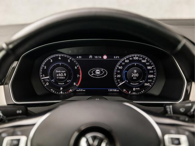 Volkswagen PASSAT Variant 1.4 TSI ACT Highline R Sport 150Pk Automaat (VIRTUAL COCKPIT, APPLE CARPLAY, LEDER/ALCANTARA, GROOT NAVI, CLIMATE, STOELVERWARMING, SPORTSTOELEN, GETINT GLAS, CAMERA, KEYLESS, ADAPTIVE CRUISE, NIEUWE APK, NIEUWSTAAT)