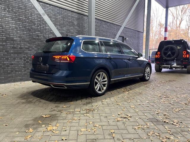 Volkswagen PASSAT 1.5 TSI Elegance | ACC | Stoelverwarming | Camera | Keyless | Elektrische Achterklep