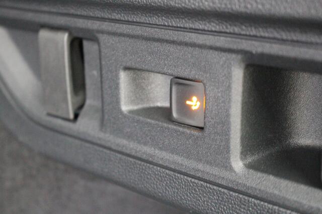 Volkswagen PASSAT Variant 1.5 eHybrid DSG Navigatie | Elec.Trekhaak | PDC+ Camera | Elec. achterklep | Side Assist