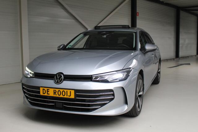 Volkswagen PASSAT Variant 1.5 eTSI Elegance Navigatie | Panoramadak | H.U.D. | 18" Velgen