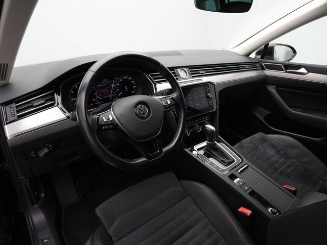 Volkswagen PASSAT Variant 1.5 TSI 150 pk DSG Highline Business | Achteruitrijcamera | Navigatie | Stoelverwarming | Leder/alcantara | Adaptive Cruise