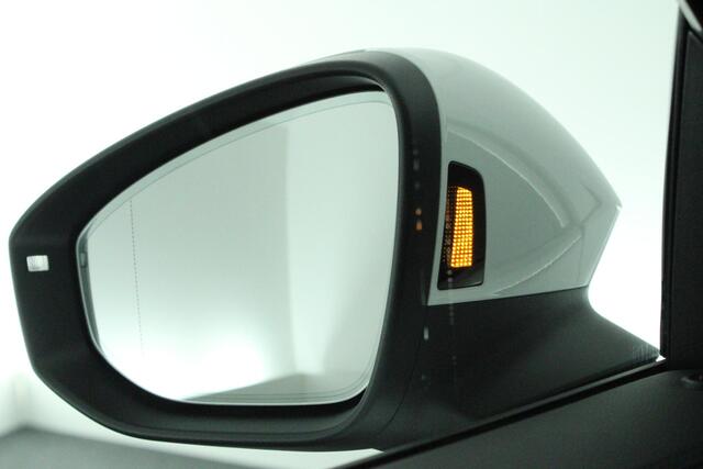 Volkswagen PASSAT Variant 1.5 eTSI 150pk DSG R-Line Edition Camera Keyless Virtual Cockpit Massage Matrix Led Panoramadak