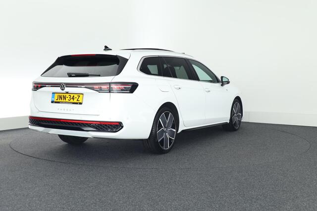 Volkswagen PASSAT Variant 1.5 eTSI 150pk DSG R-Line Edition Camera Keyless Virtual Cockpit Massage Matrix Led Panoramadak