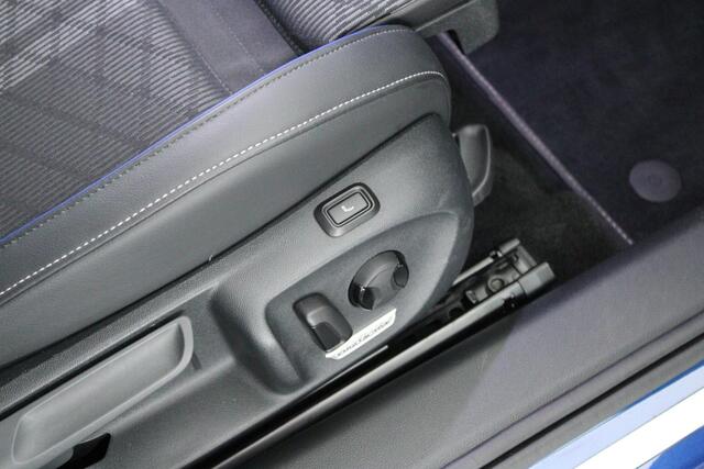 Volkswagen PASSAT Variant 1.5 eHybrid 272pk R-Line Edition Black Style Trekhaak Camera Head-Up Panoramadak Virtual Cockpit Keyless Navigatie