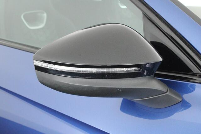 Volkswagen PASSAT Variant 1.5 eHybrid 272pk R-Line Edition Black Style Trekhaak Camera Head-Up Panoramadak Virtual Cockpit Keyless Navigatie