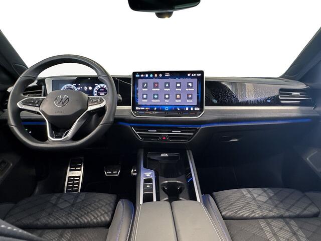 Volkswagen PASSAT Variant 1.5 150pk eTSI R-Line Edition Panoramadak | Parkeersensoren voor & achter | Achteruitrijcamera