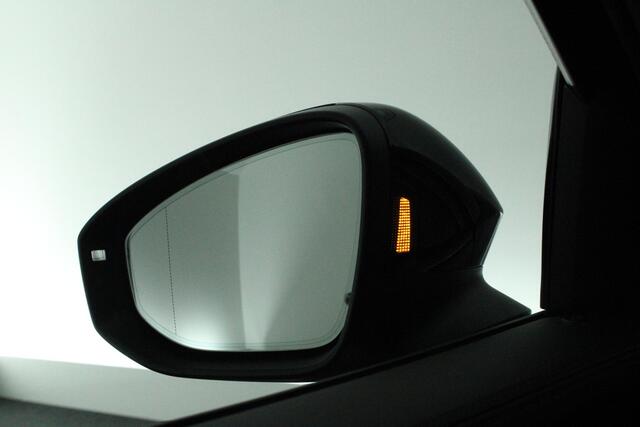 Volkswagen PASSAT Variant 1.5 272pk eHybrid R-Line Edition Black Style Trekhaak 360Camera harman/kardon Massage Navigatie Panoramadak