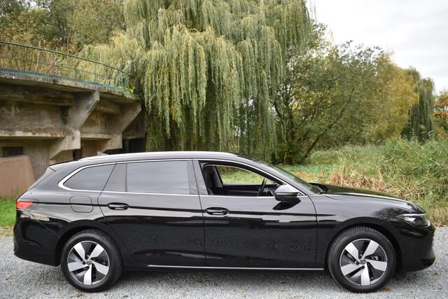 Volkswagen PASSAT Variant 1.5 eTSI 150PK DSG BUSINESS 360-CAMERA/ALCANTARA/TREKHAAK