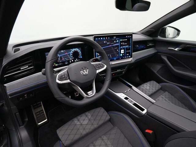 Volkswagen PASSAT Variant 1.5 eHybrid 272 pk DSG R-Line Edition | Panoramadak | Trekhaak | Adaptief onderstel | Head-up display | Rondomzicht camera | Harman/Kardon | IQ Light
