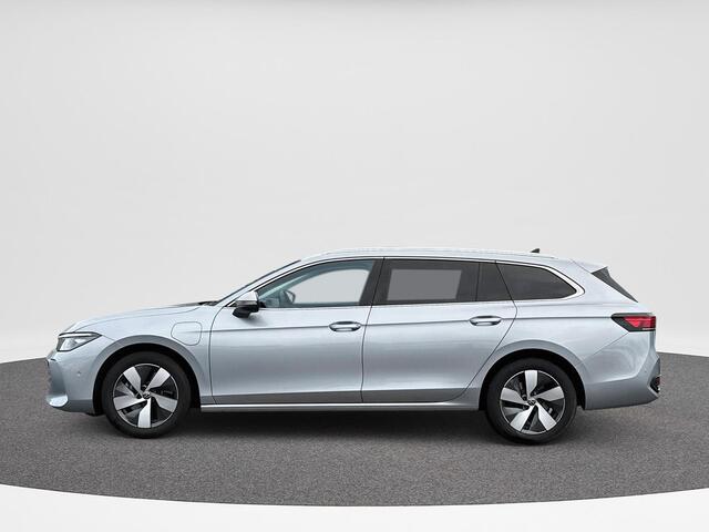 Volkswagen PASSAT Variant 1.5 eHybrid Business | Trekhaak | ACC | HUD | Stoelverwarming |