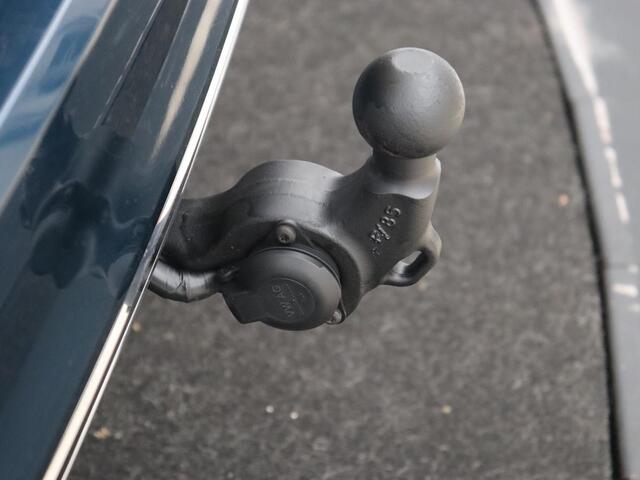 Volkswagen PASSAT 1.5 TSI R-Line | Panoramadak | Trekhaak | Matrix LED | Stoelverwarming | Adaptive cruise | Leder/Alcantara | Camera | Carplay | Keyless | Climate control | Parkeerhulp