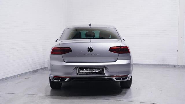 Volkswagen PASSAT 1.5 TSI R-Line Business + Rijklaar! Navi Stoel- en voorruitverwarming Led matrix Apple Carplay Camera 1e Eig. NAP