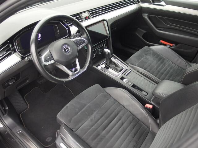 Volkswagen PASSAT Variant 1.5 TSI Elegance Business R FACELIFT / R-LINE / AUTOMAAT / GR NAVI / TREKHAAK / STOELVERW / CAMERA / FULL LED / NL-AUTO