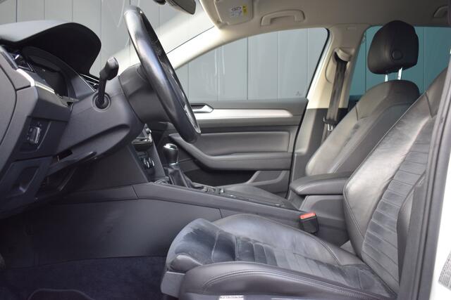 Volkswagen PASSAT Variant 1.6 TDi Highline R-Line LED | Leder/Alcantara | Carplay | Virtual | Camera | Trekhaak | Sportstoelen
